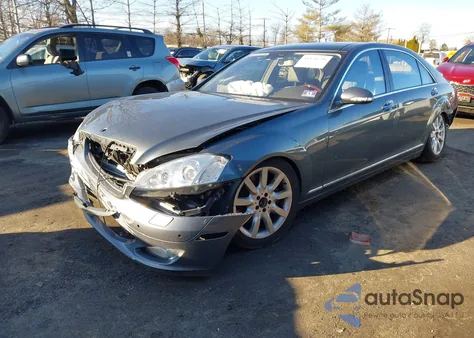 2008 Mercedes-Benz S 550 4Matic z USA, uszkodzony, nr VIN WDDNG86X38A210642